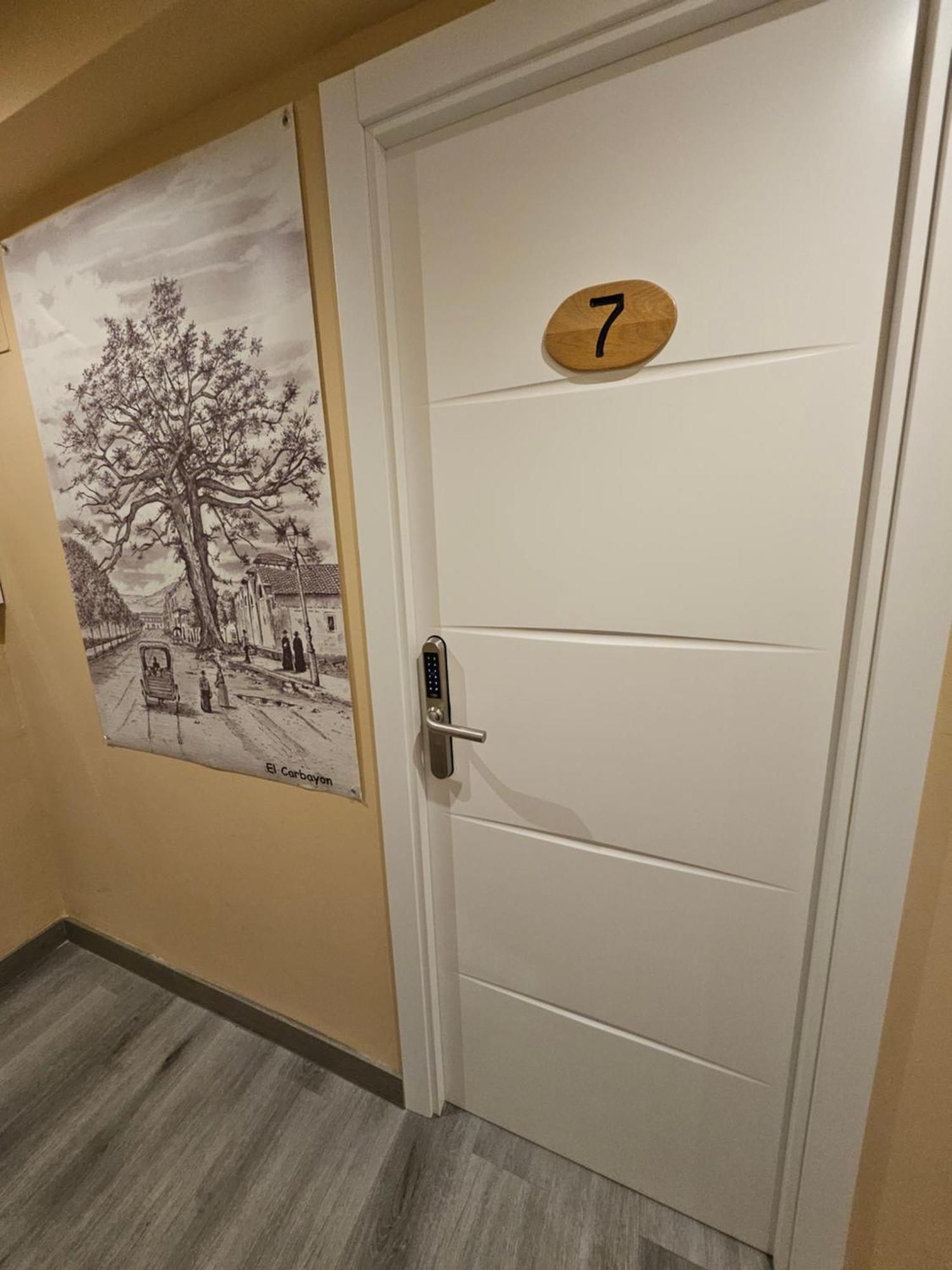 אוביידו Hostal Foncalada מראה חיצוני תמונה