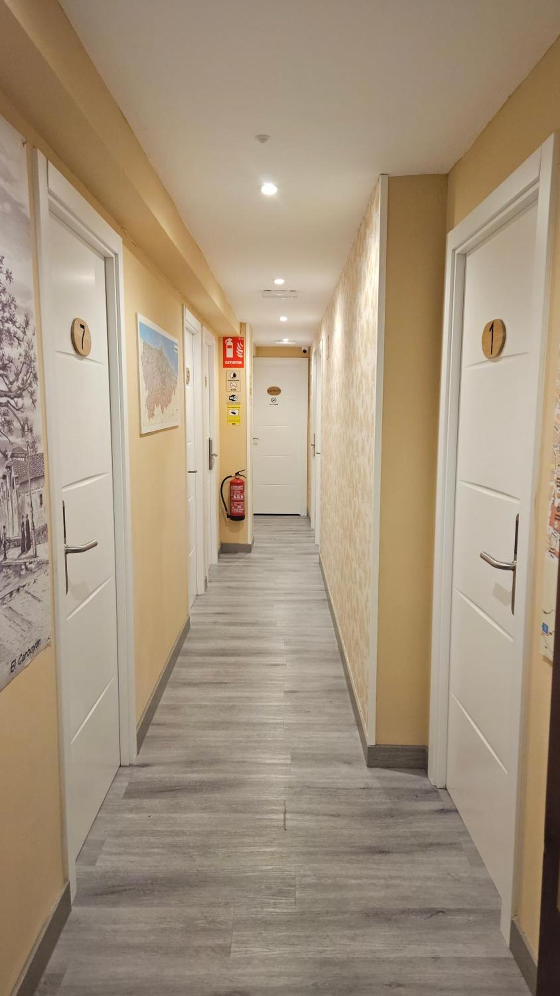 אוביידו Hostal Foncalada מראה חיצוני תמונה